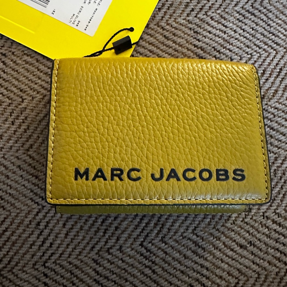 Marc Jacob’s Ecru olive mini wallet